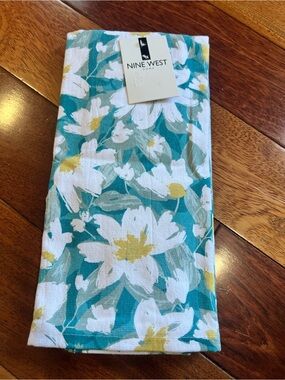 Nine West Home- Dishtowel Set, NWT